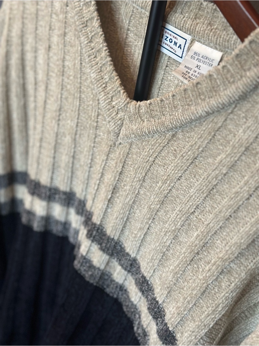 Arizona Jean Company Tan and Navy Ribbed V-Neck Sweater
